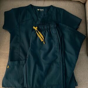 Wonderwink scrub set